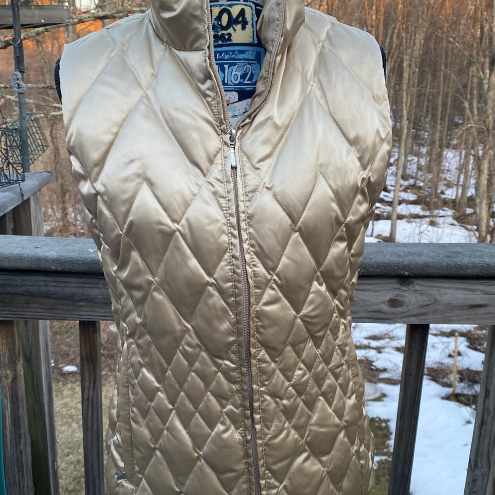 Lands End women’s Puffer vest. Like new! - Picture 3 of 6